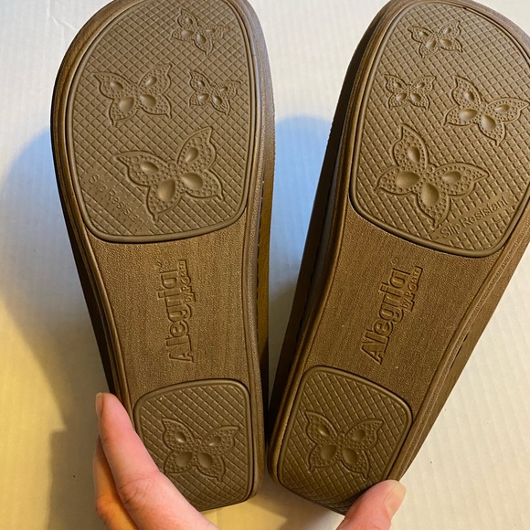 Alegria Classic Rustic Brown Floral Clogs 40 - Picture 7 of 7